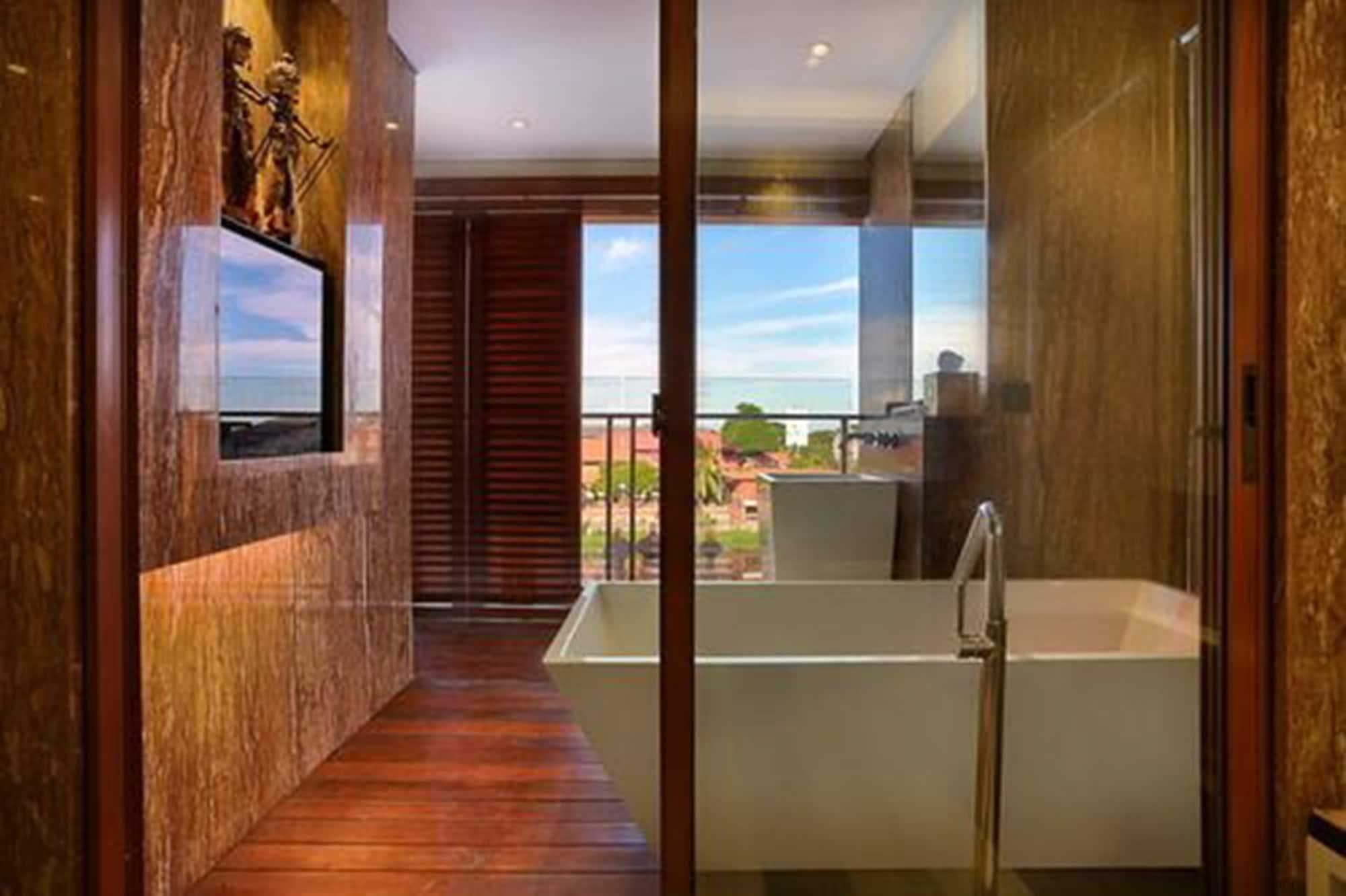 Mega Boutique Hotel กูตา ภายนอก รูปภาพ