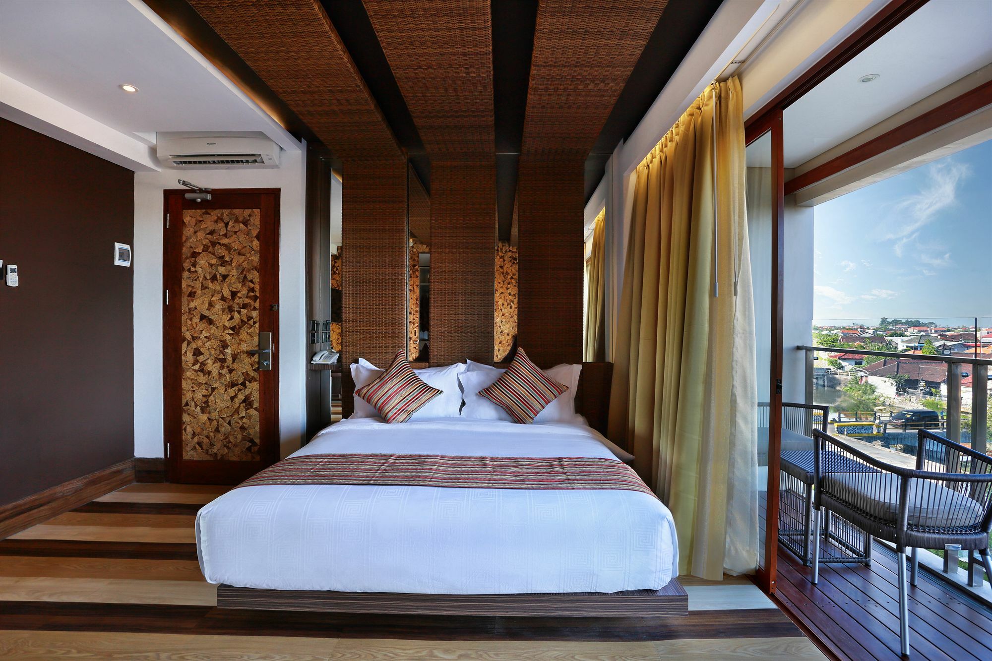 Mega Boutique Hotel กูตา ภายนอก รูปภาพ