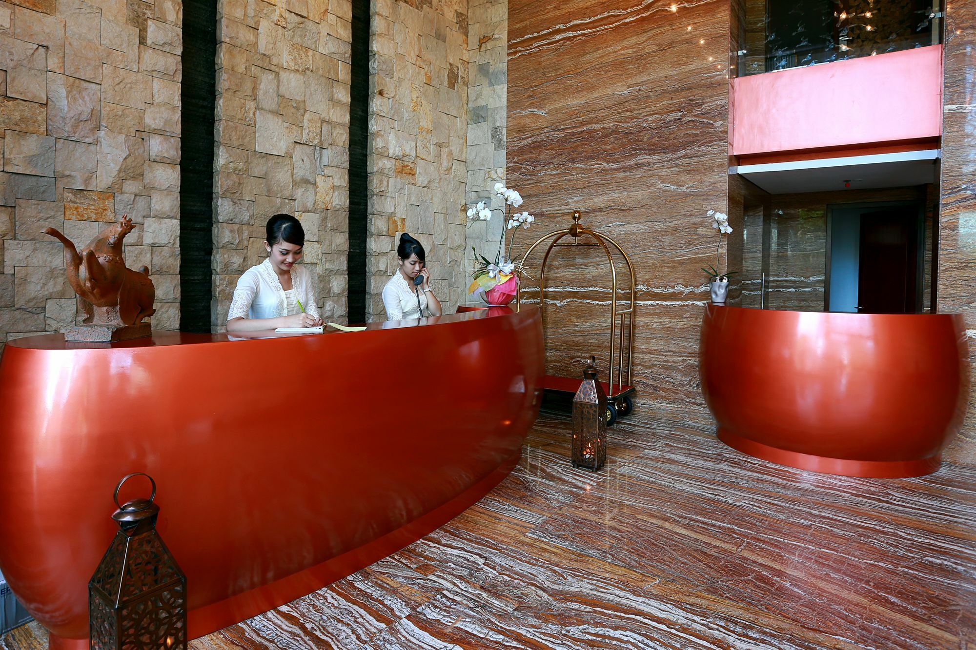 Mega Boutique Hotel กูตา ภายนอก รูปภาพ